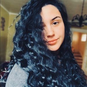 Meet your Posher, Olivia